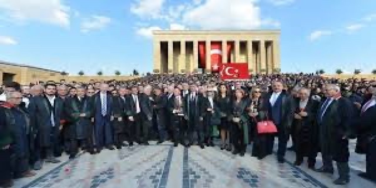 İstanbul ve Ankara’da yeni baro kurmak isteyen yandaş hukuk dernekleri, avukatlardan gerekli 2 bin imzayı toplayamadı.