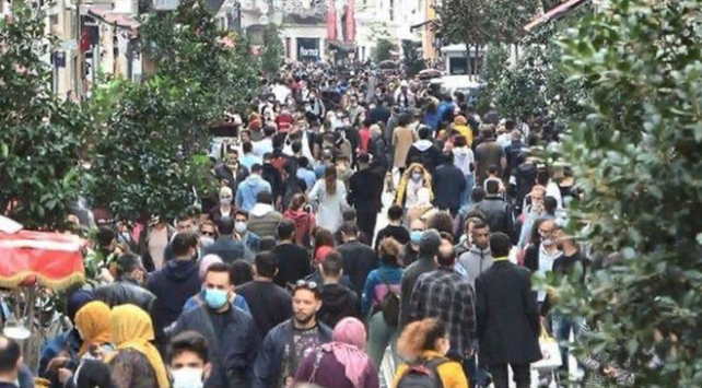 Belirli aralıklarla kapatıldı: İstiklal Caddesi'nde yoğunluk!