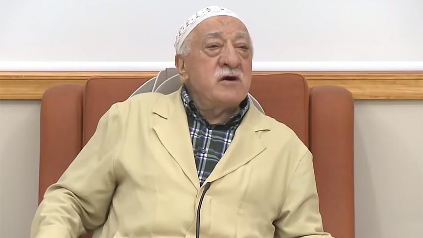 Dini lider olarak adlandırdı, övgüler dizdi, röportaj yaptı... Yunan yayınevinden Fetullah Gülen'e destek