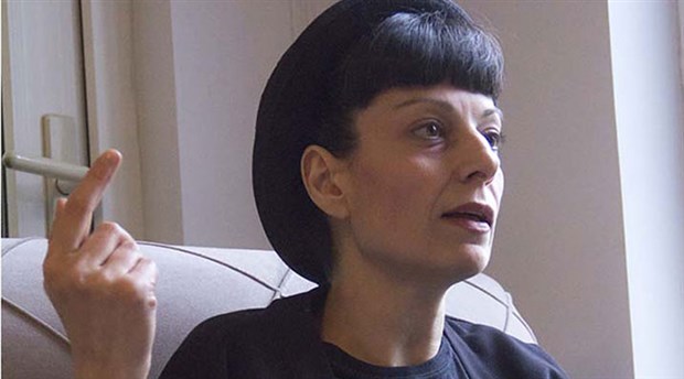 AKP'li Özlem Zengin'in, hayvan hakları yasa taslağı görüşmelerinde Zülal Kalkandelen'e müdahalesine tepki 'Madem dinlemeyecektiniz neden çağırdınız'