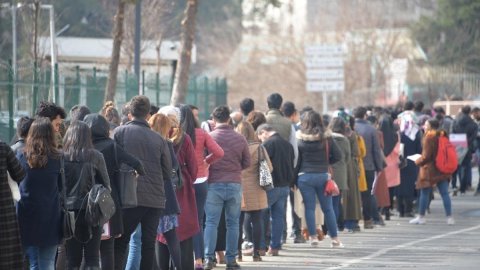 TÜİK işsizlik azalıyor diyor... Gerçekler ise çok farklı! 7 kişilik temizlik işçisi ilanına binlerce başvuru yapıldı