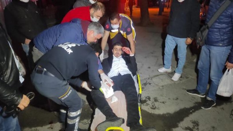 Bir kişinin önünü kesip sigara istediler; vermeyince bıçakladılar