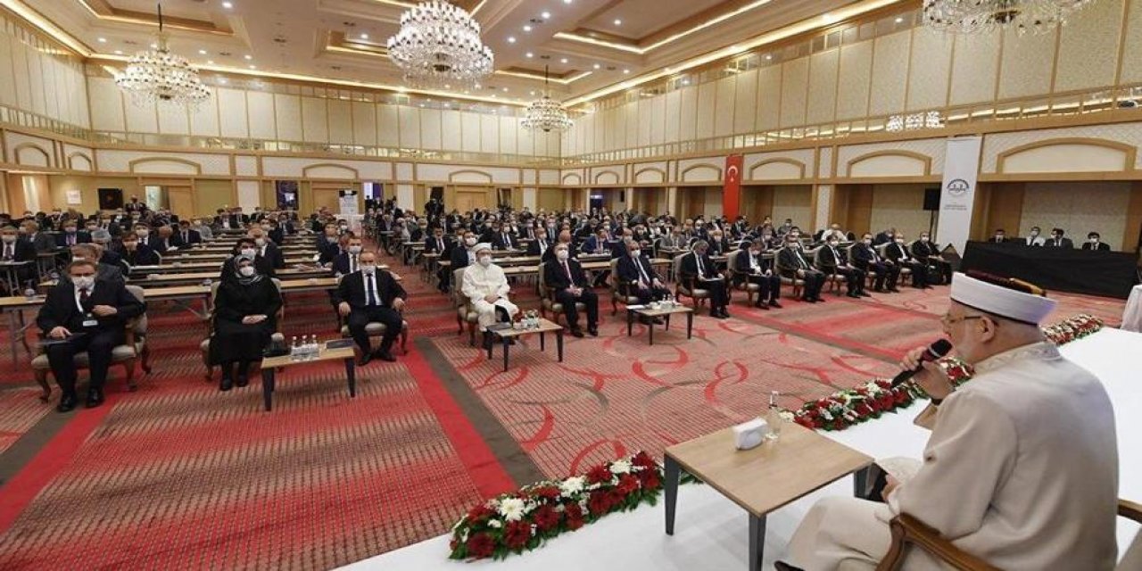 Vaazlarda, “Lükse yatırım yapmayın”  diyorlar ama... Diyanet'ten beş yıldızlı otelde toplantı...