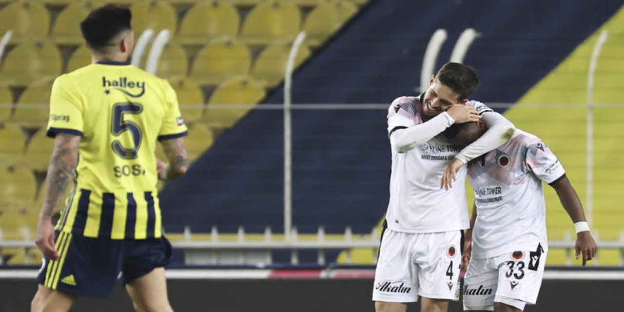 Kadıköy'de "ofsayt" tepkisi! Fenerbahçeliler itiraz etti ama...