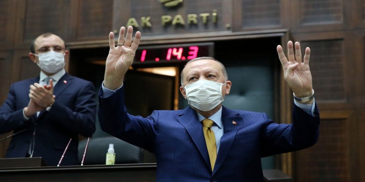 "Bu ne perhiz bu ne lahana turşusu" diyerek eleştirdi... Deniz Zeyrek'ten "Rabia" göndermeli "andımız" tepkisi!