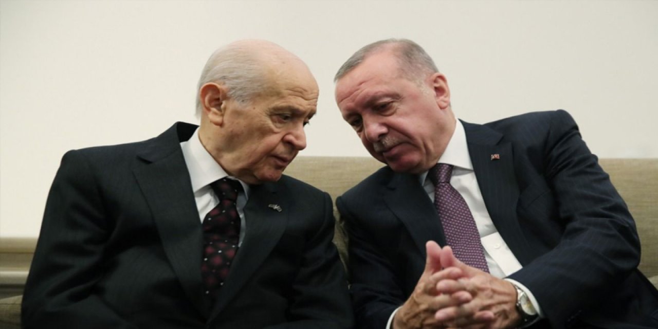 Murat Yetkin'den bomba "AKP" yorumu!  "Erdoğan, kendisine tam bağlı bir yapı amaçlıyor, çatlaklar karşısında Bahçeli’yi siyaset mühendisliği hesaplarına ikna etmeye çalışıyor"