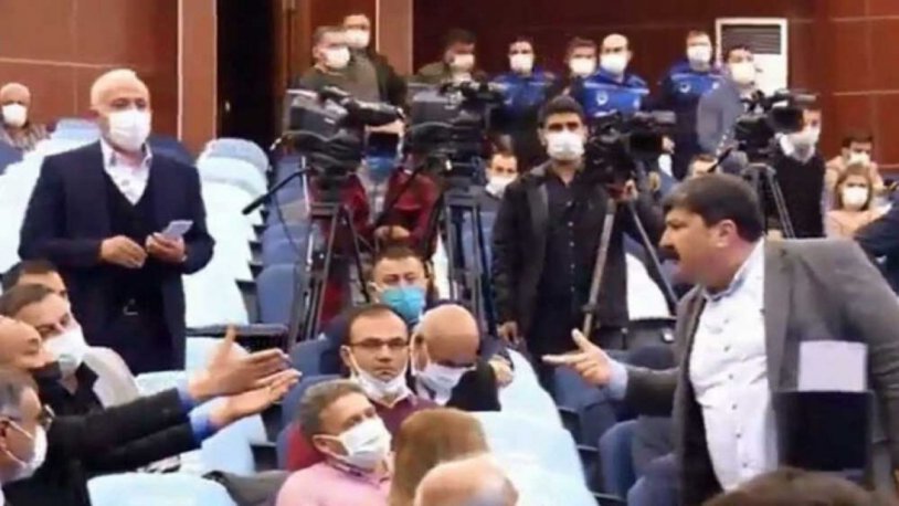 Meclis'te gergin anlar... AKP'li ve MHP'li üyeler salonu terk etti!