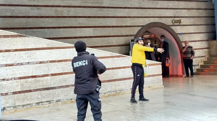 Türkiye'nin acımasız gerçeği... İşten çıkarılan temizlik işçisi kendini yakmaya kalkıştı!
