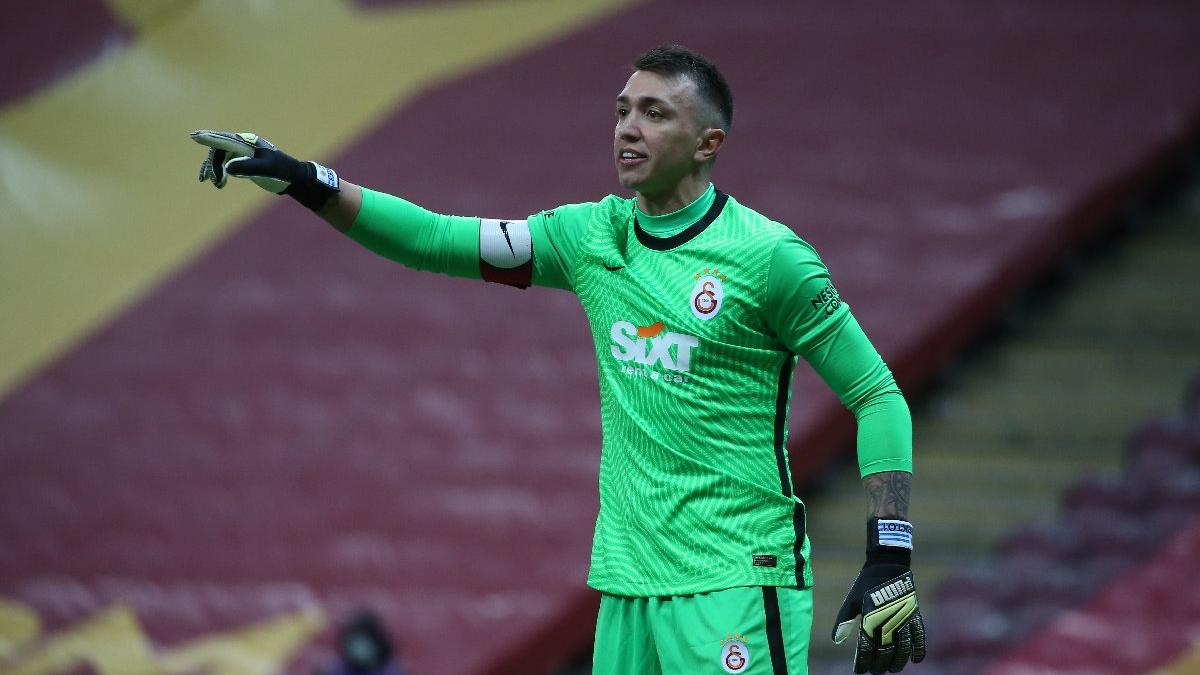Galatasaray Muslera ile sözleşme yeniledi... Muslera'nın sezon başına alacağı ücret dudak uçuklattı!