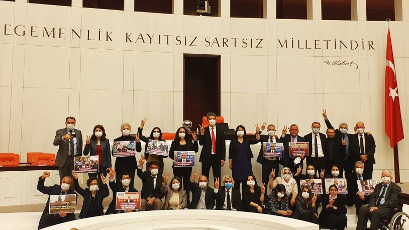 Mecliste gergin saatler... Basın mensupları TBMM Genel Kurulu'ndan çıkartıldı