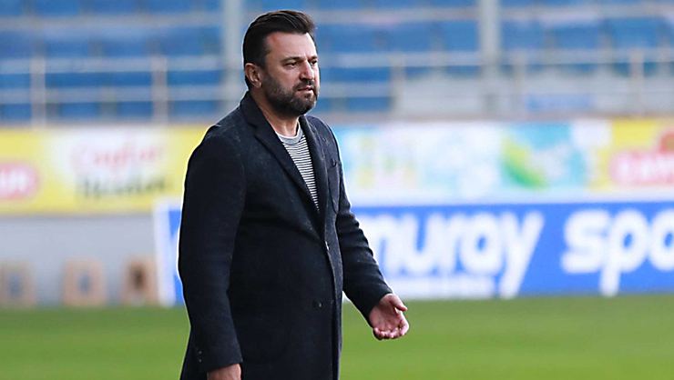 Rizespor teknik direktöründen çok tartışılacak açıklama: Atam mezarından kalksa beyefendiyi alnından öper!