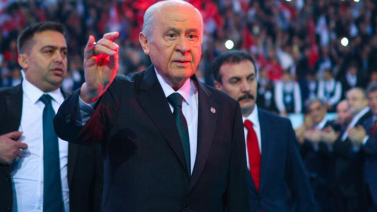 Devlet Bahçeli'nin tek aday olduğu MHP kongresi yarın yapılacak... Meclis'in 3 siyasi parti grubu davet edilmedi!