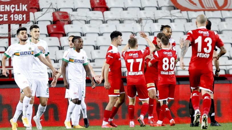 Ziraat Türkiye Kupası'nda Antalyaspor, Alanyaspor'u yenerek finale yükseldi