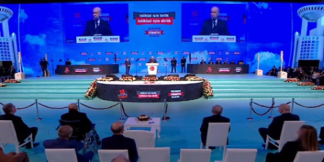 "İstiklal için birlik istikbal için dirlik" sloganıyla yola çıktı... MHP'nin 13. Kurultayı’nda Bahçeli'nin hedefinde yine CHP, İYİ Parti ve HDP vardı...