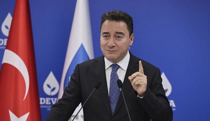 Soruları tek tek okuyarak not verdi... Ali Babacan'dan AKP'ye 12 soruluk sınav
