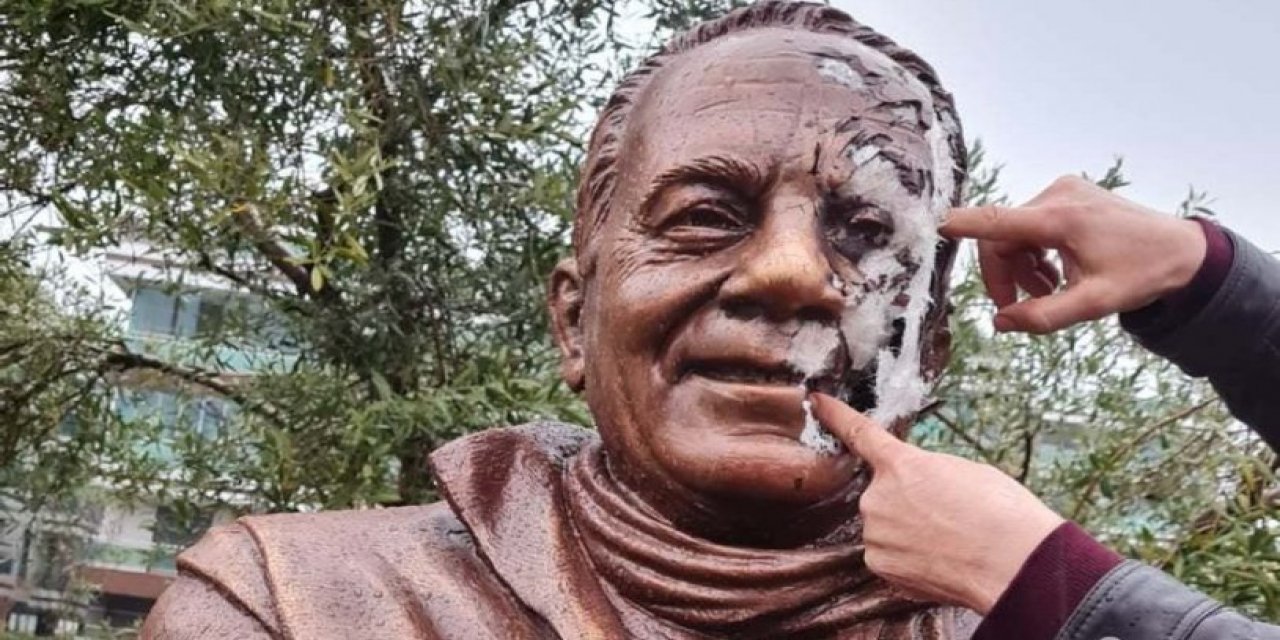 Bekir Coşkun'un heykeline çirkin saldırı!
