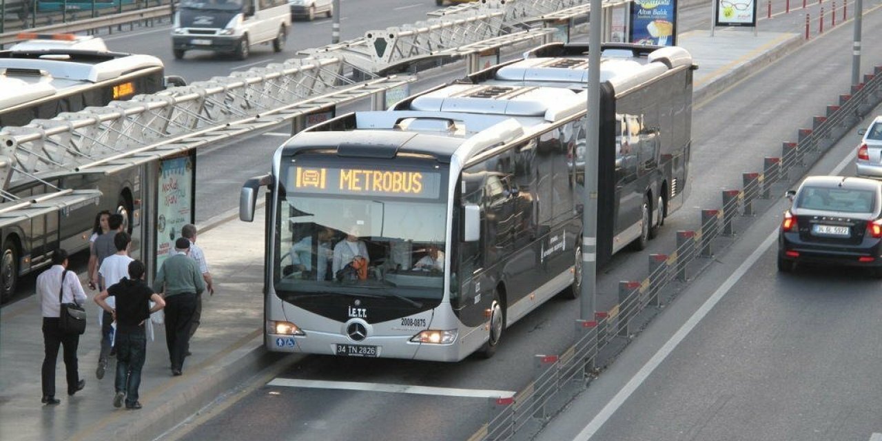 Yüz yüze eğitim için vatandaşlara İBB'den destek geldi, yarın toplu taşıma 8 saat ücretsiz olacak