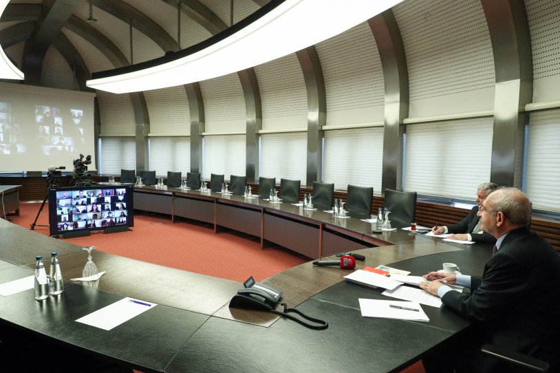 Sorun ve taleplerini dinledi... CHP lideri, down sendromlu bireyler ve aileleri ile bir araya geldi