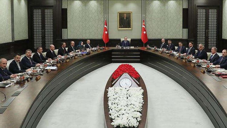 Mahmut Övür'den AKP'de beklenen tsunami yazısı 'En az 6-7 bakanın değişmesi kaçınılmaz'