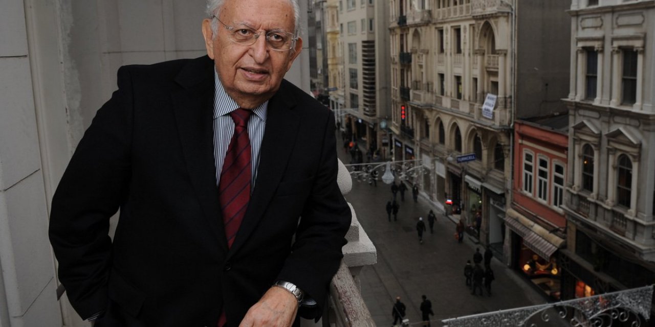 Kutuplaşmaya dikkat çekti ve.... Eski Meclis Başkanı Hüsamettin Cindoruk "İç barış sağlanmalı yoksa gidişat çok kötü" diyerek uyardı!