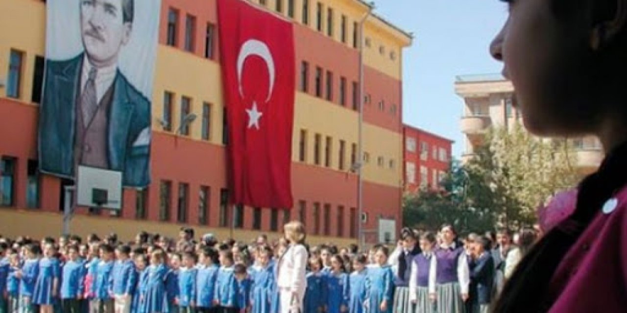 Öğretmenler ilk okullarda "Andımız" okuma eylemi başlattı!
