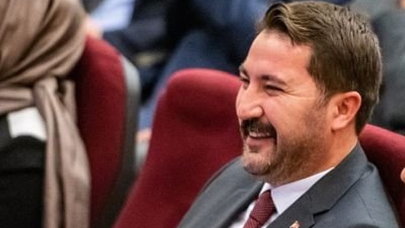 AKP'li Belediye Başkanı bir skandala imza attı! Türk bayrağını değiştirdi!