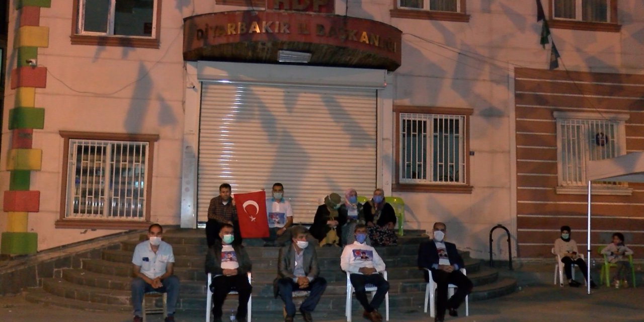 HDP'nin  önündeki eylemde 405'inci gün