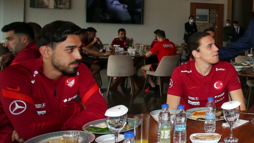 A Milli Futbol Takımı'na Nazım Sangare ve İrfan Can Kahveci şoku