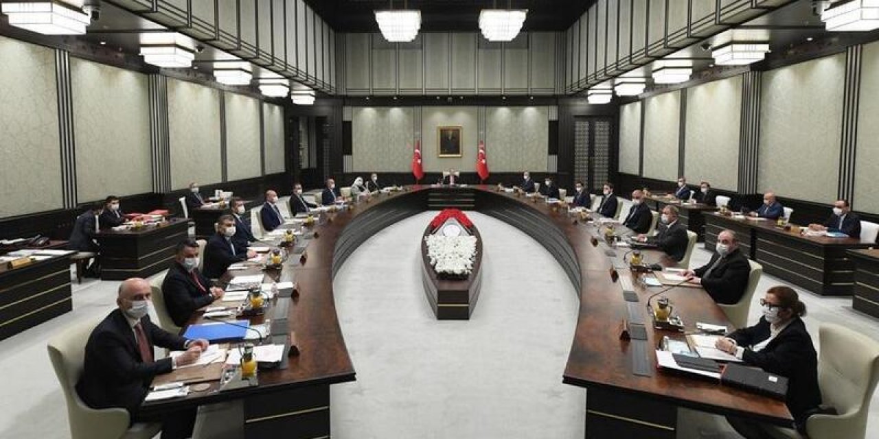 "Görünen o ki beklenen değil, beklenmeyen isimlerde de değişiklikler olabilir" Abdulkadir Selvi "Kabine değişikliğinin" sinyalini verdi!