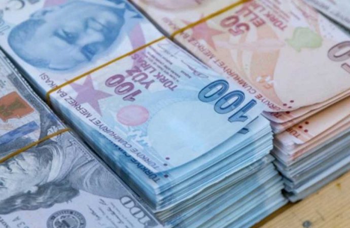 Prof. Dr. Yılmaz'dan korkutan açıklama! 'Piyasalarda oynaklık çok yüksek olacak ve TL...'