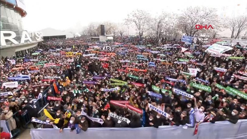 AKP kongresine katılan yurttaşlara mikrofon uzatıldı, yorumları şaşkına çevirdi! 'Tayyip'in olduğu yerde korona bile olmuyor'