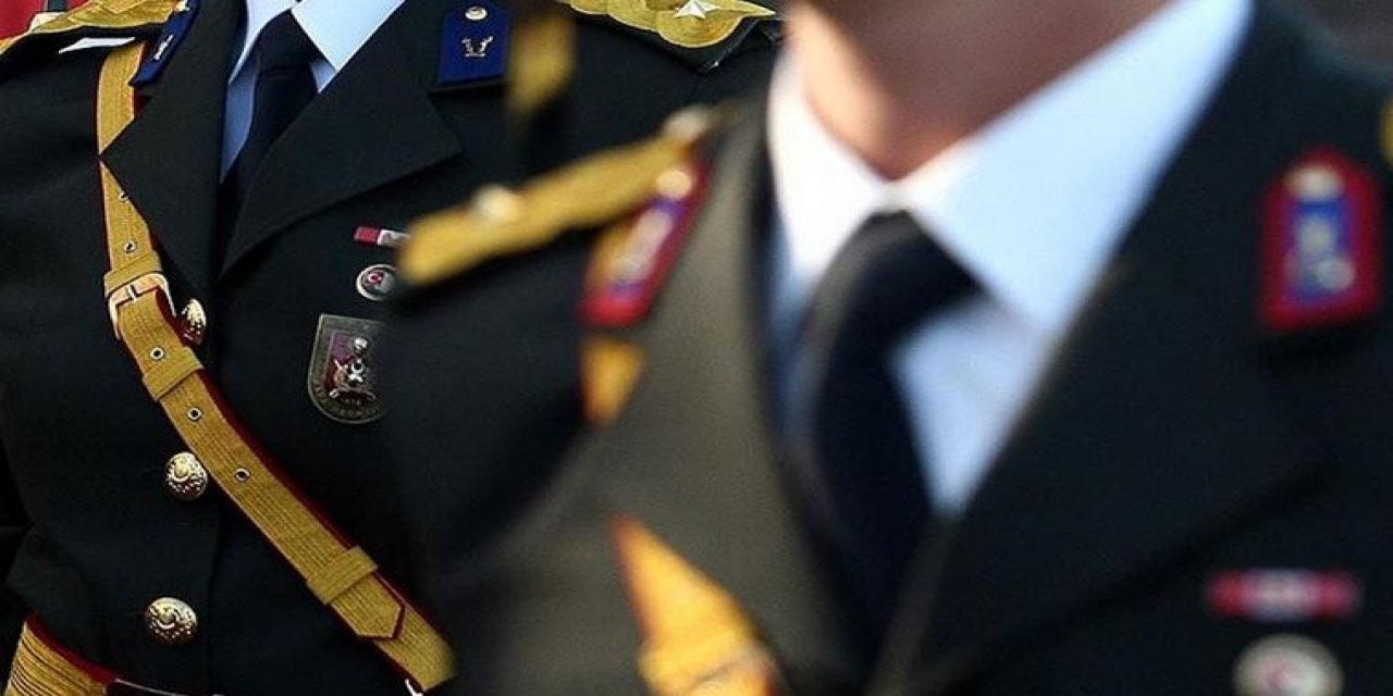 "İrticaya yeşil ışık" ve “Yeni cemaatlere kapı açma” TSK'nın Harp Okulları ile Astsubay Yüksekokulları’na giriş şartlarından "irtica" koşulunun kaldırılmasına tepki