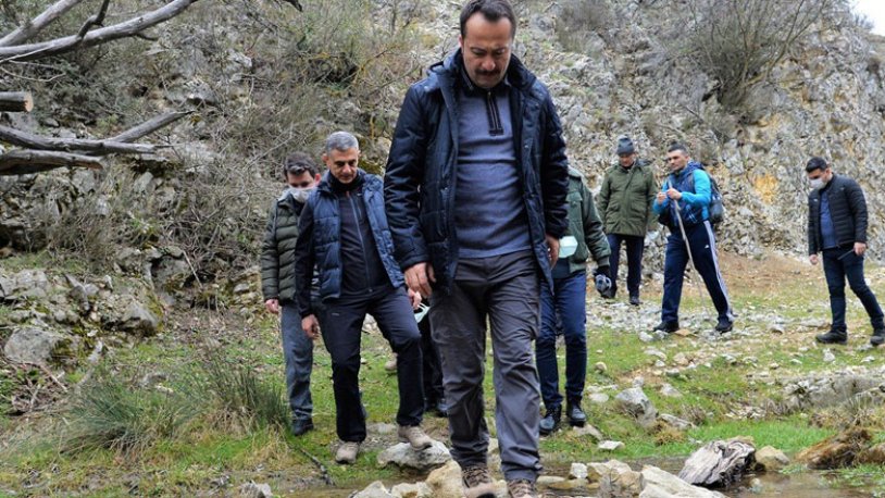 İşte gerçek bir yönetici (!) dedirten hareket... Halkı uyardı, 3 saat maskesiz gezdi!