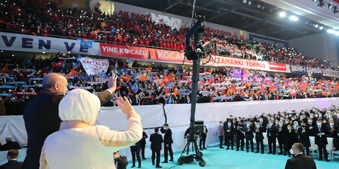 Gelecek Partisi'nden AKP'ye yaylım ateşi! Davutoğlu kongredeki tedbirsizliğe dikkat çekti ve... "Sosyal mesafeye uymamak dolayısıyla kesilen bütün cezalar geri ödenmeli"