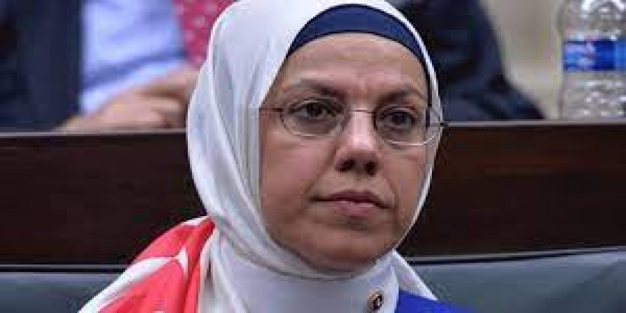 "Hiç Mercedes araba kullanmadım" demişti... AKP'li Ravza Kavakcı Kan paylaşımını unutunca yalanı böyle ortaya çıktı! Eli ayağına dolandı..