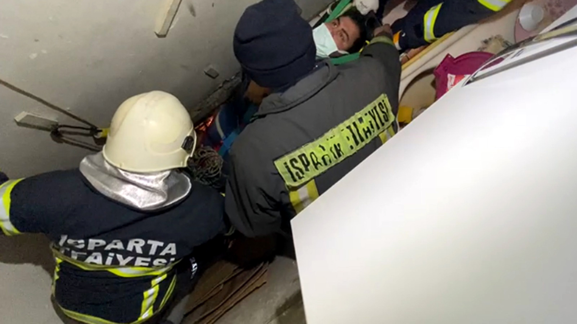 Isparta'da yük asansörü düştü!