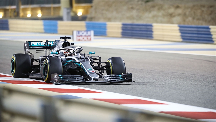 Formula 1'de Lewis Hamilton zaferle başladı