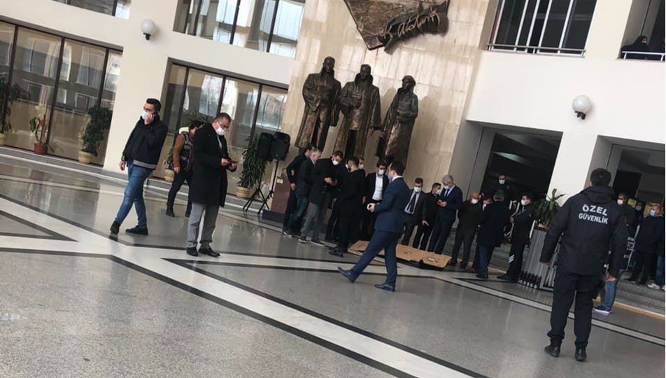 Bakırköy Adalet Sarayı'nda intihar girişimi