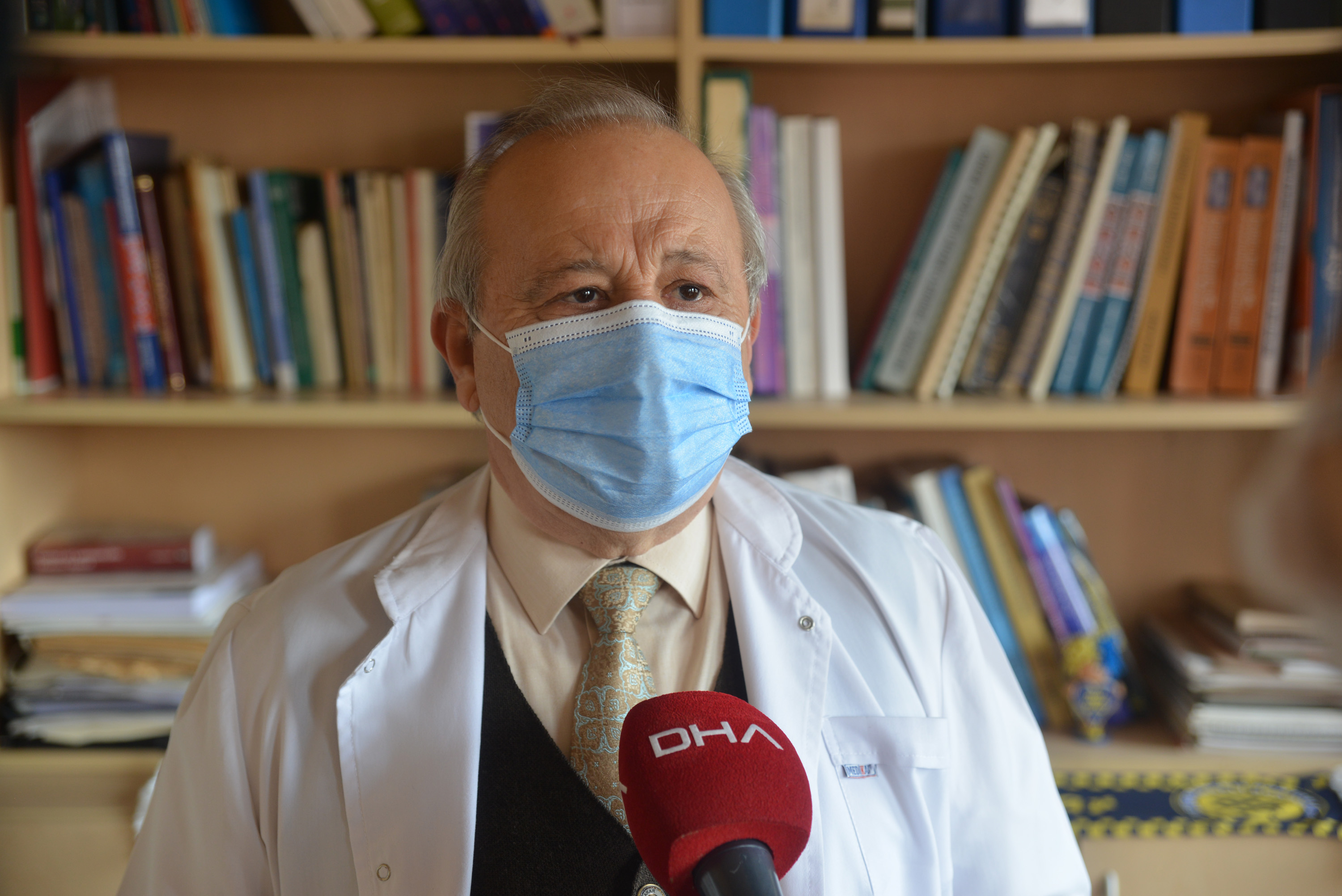 Bilim Kurulu üyesi Akın: Aşı günü belki oruç tutulmayabilir