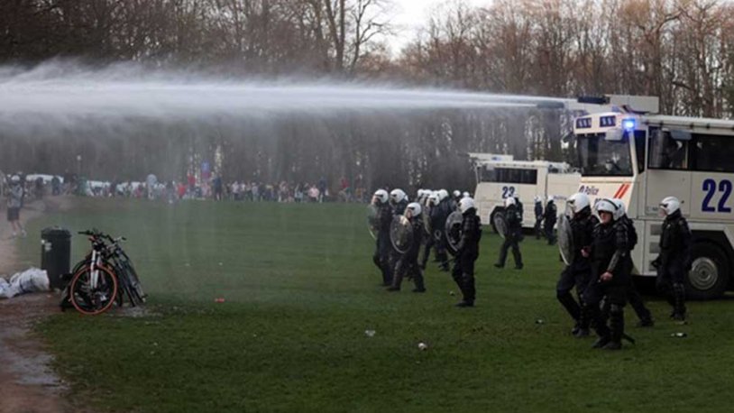 1 Nisan şakası gerçek oldu... Polisten tazyikli suyla müdahale!