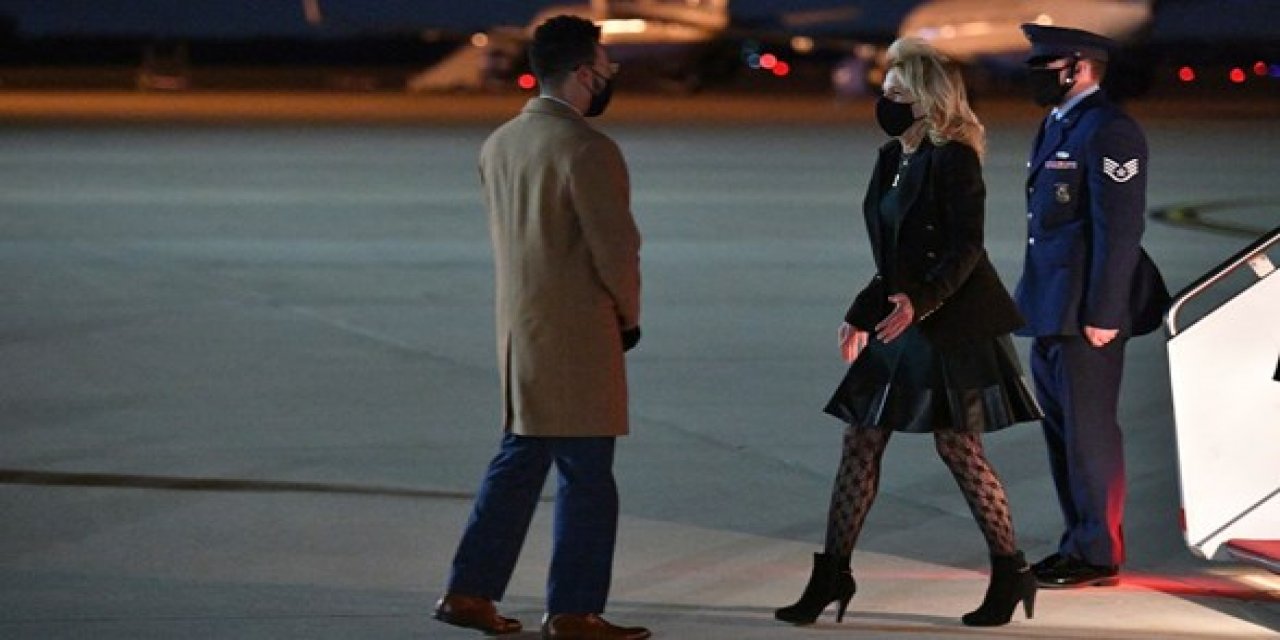 First Lady Jill Biden'dan gazetecilere "1 Nisan" şakası! Hostes kılığına girip dondurma dağıttı!