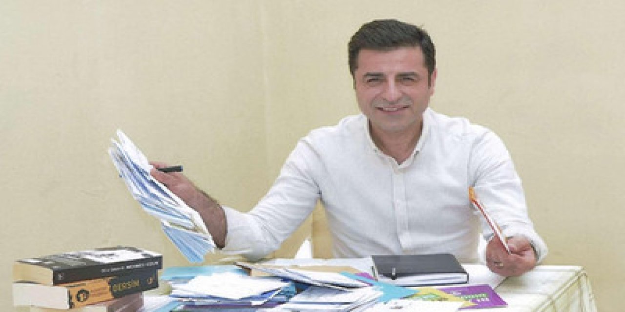 "Cumhur İttifakı yeni anayasa için muhalif partilerle el altından gayri resmi şekilde pazarlık yapıyor" Selahattin Demirtaş'tan gündem yaratacak iddia!