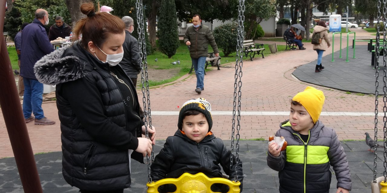 Uzmanlardan anne babalara öneri "Pandemi tedbirleri, çocuklara oyunlarla anlatılsın"