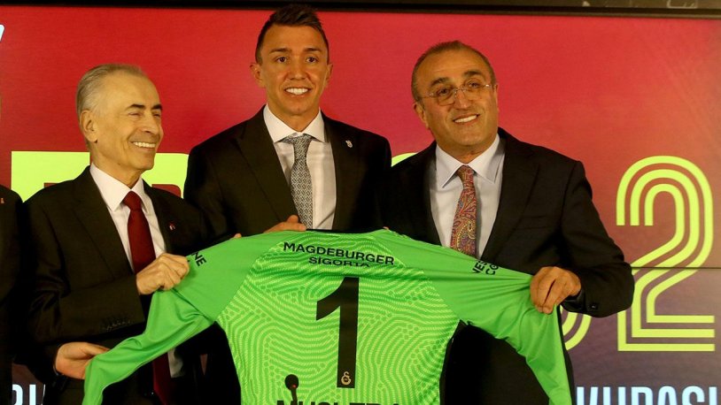 Galatasaray'ın vazgeçilmezi Muslera'nın forması rekor fiyata satıldı