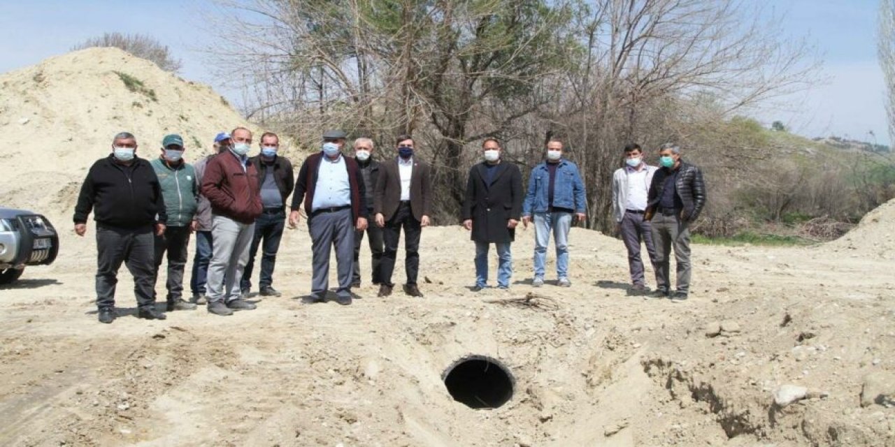 Bir başarı daha cezasız kalmadı, Çiftçi devlet eliyle cezalandırıldı! Köylünün tarlasının ortasına yüksek gerilim hattı döşendi, otoyol geçirildi, sulama kanalları parçalandı, tarlaya ulaşım engellendi...