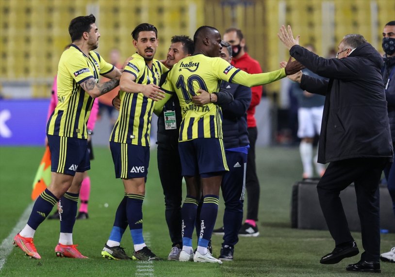 Emre Belözoğlu ilk sınavında altın değerinde 3 puan aldı!