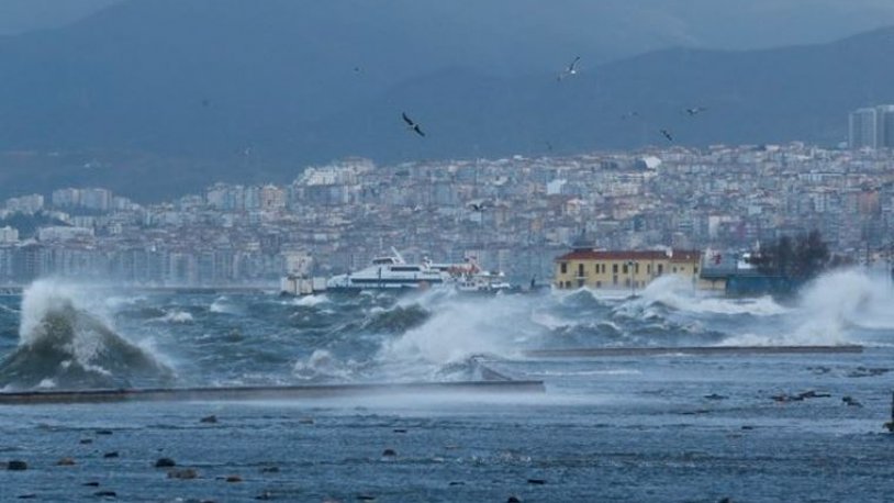 İzmir'de vapur seferlerine engel