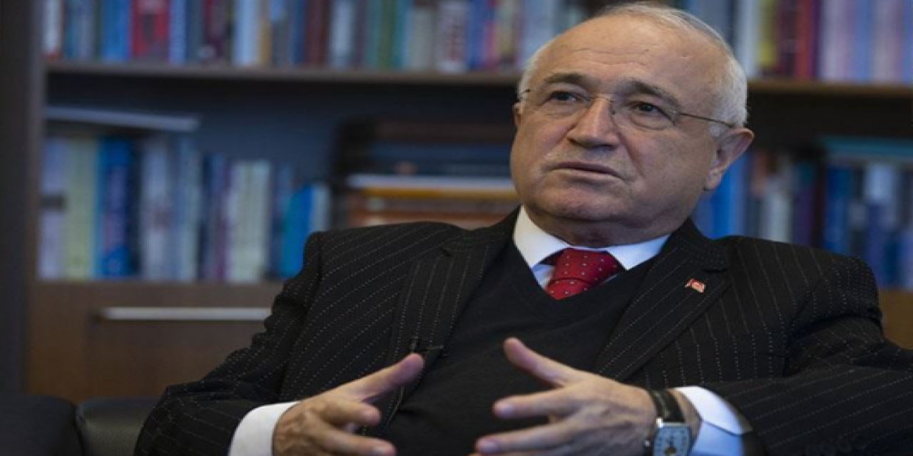 “Tekkeye giden amiral” görüntüsü tepki çekmişti.... YİK Üyesi ve eski Meclis Başkanı Cemil Çiçek'ten "cüppeli amiral" tepkisi