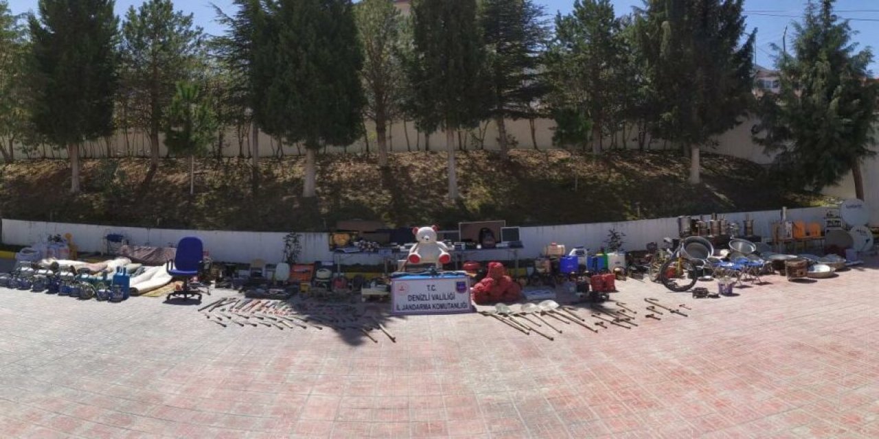 Ne bulduysa çalmış! Hırsızın evinden çıkanlar şaşkına çevirdi!