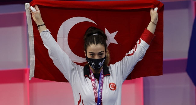 Milli halterciden bronz madalya